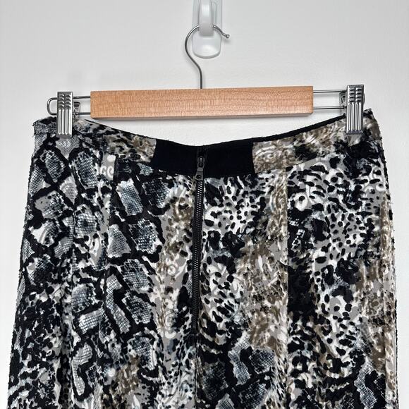 Alice + Olivia Athena Midi Skirt Snakeskin Sheer Slit Flowy | Black White | SZ 6 - Picture 8 of 12